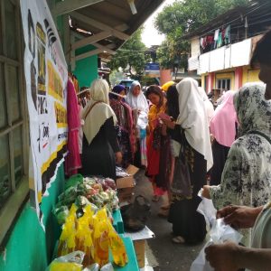 PKS Semarang Selatan Baksos dengan Program Tukar Botol Bekas dengan Sayuran