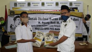 Anggota F-PKS DPRD Jateng Salurkan 2 Ton Beras untuk Warga Terdampak COVID-19 di Kota Semarang