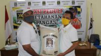 PKS Kota Semarang Salurkan 9,5 Ton Beras untuk Jaga Ketahanan Pangan Warga Ditengah Wabah COVID-19