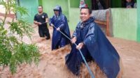 Banjir Terjadi di Semarang, Relawan PKS Dirikan Dapur Umum dan Bagikan Nasi Bungkus