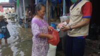 Relawan PKS Kota Semarang Distribusikan Ribuan Nasi Bungkus untuk Korban Banjir Rob